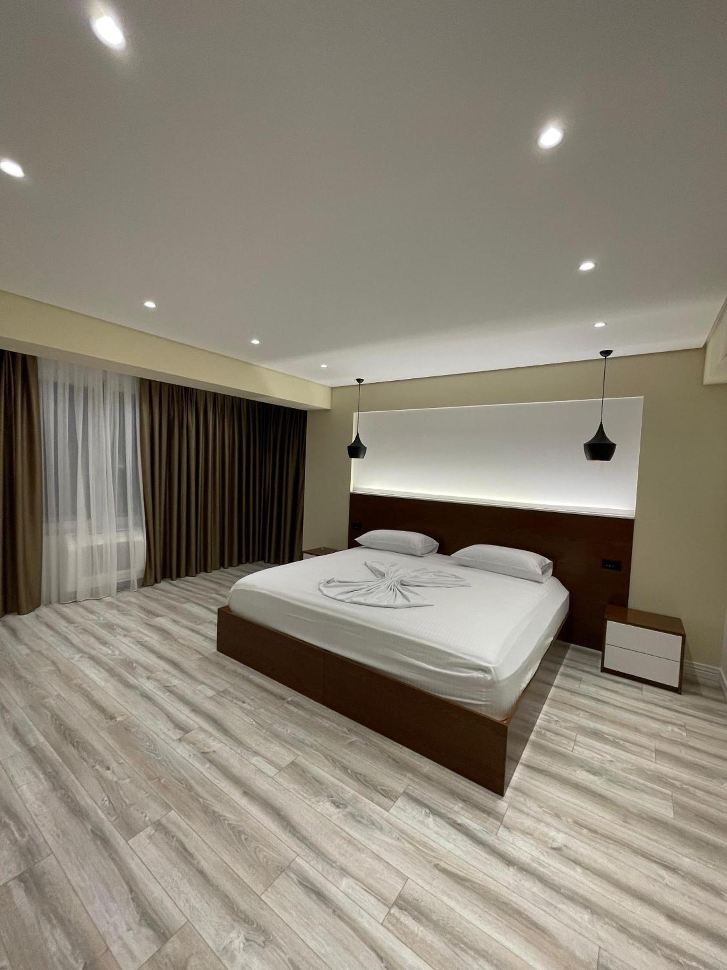 Home 12 Librazhd Екстер'єр фото
