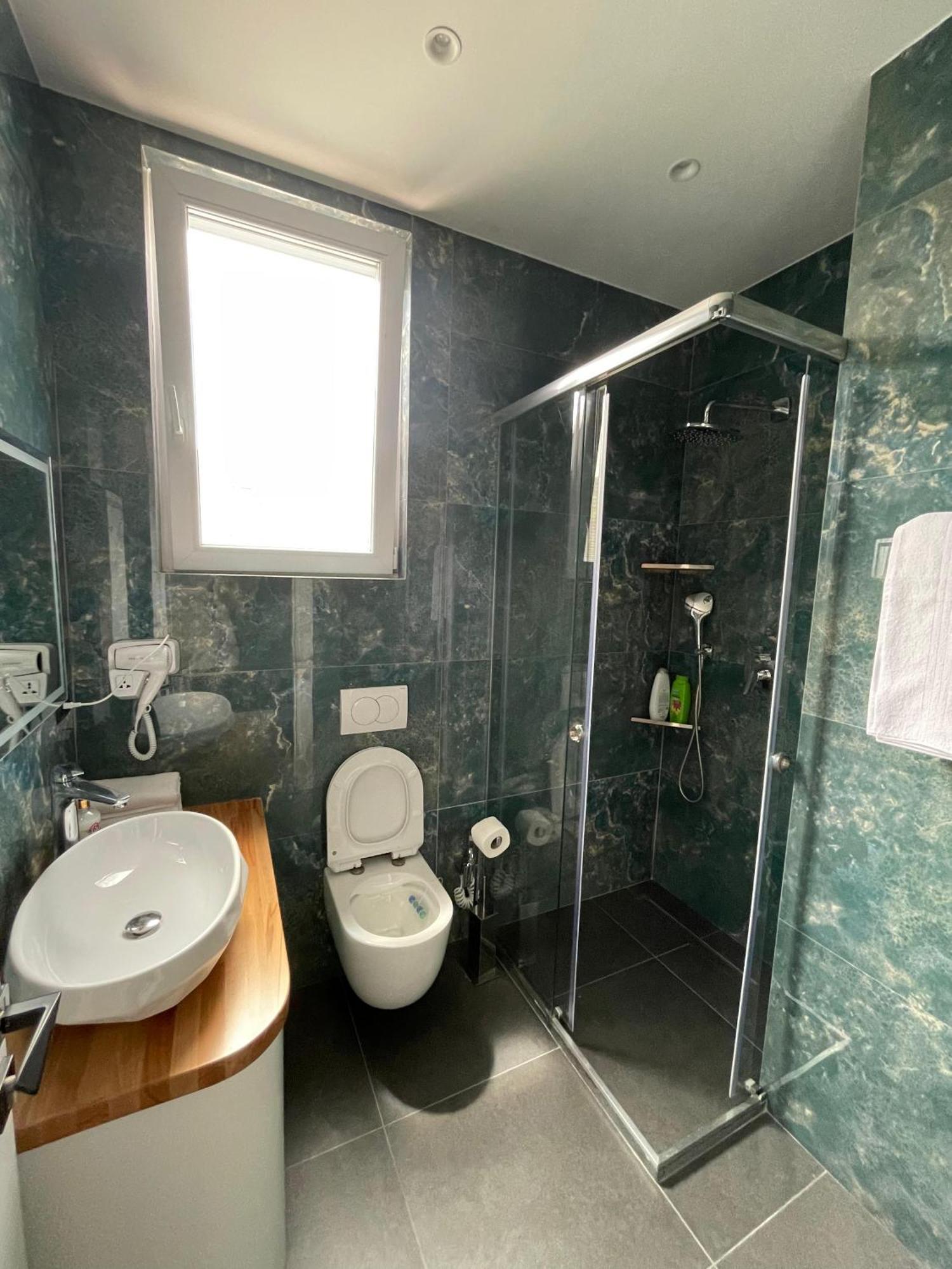 Home 12 Librazhd Екстер'єр фото