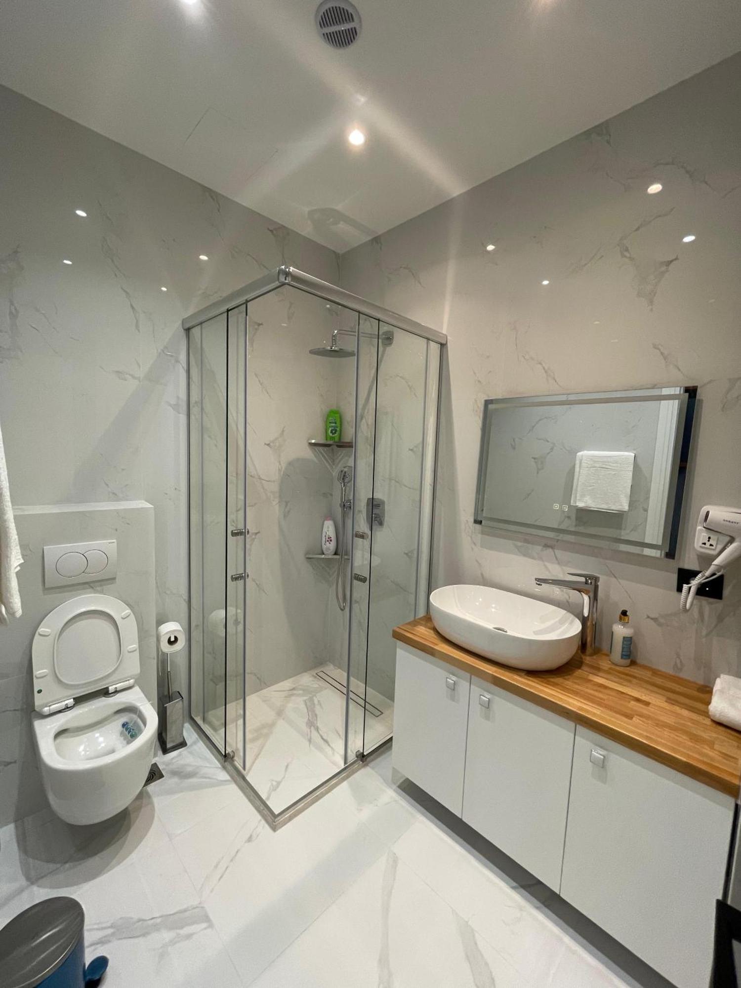 Home 12 Librazhd Екстер'єр фото