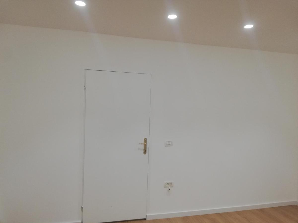 Home 12 Librazhd Екстер'єр фото