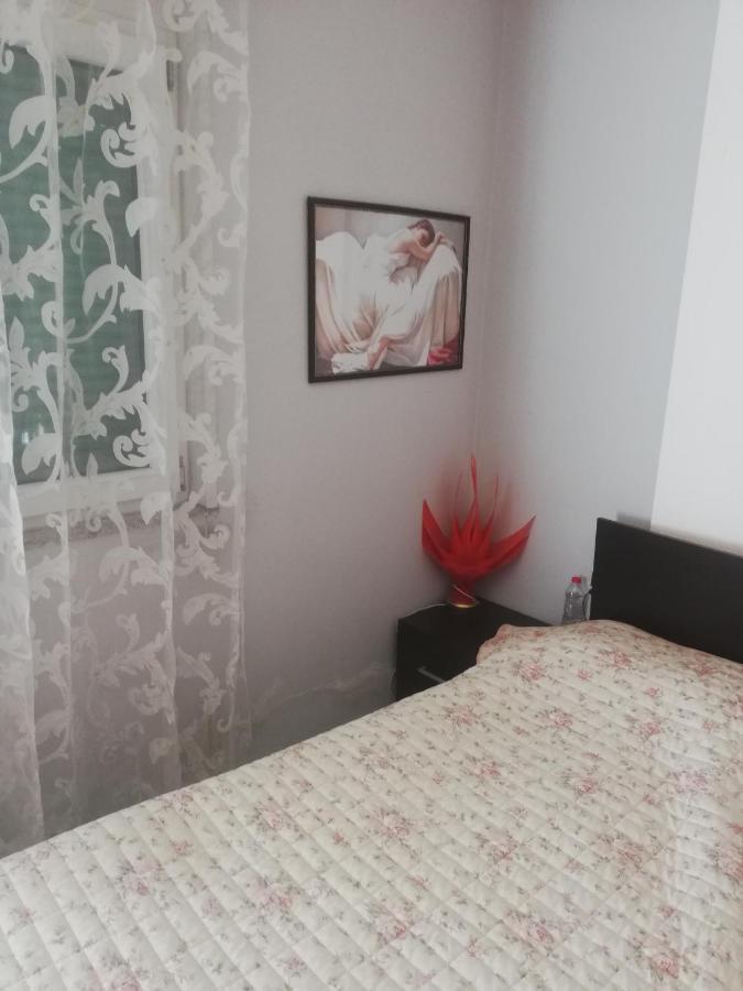Home 12 Librazhd Екстер'єр фото